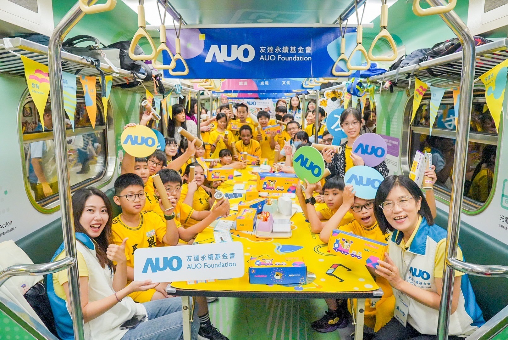 友達永續基金會響應國科會推動的「臺灣科普環島列車」正式啟航，透過「生活中的科學」車廂課程設計，展開為期6天巡迴全臺17個縣市、停靠32站的移動式科普之旅